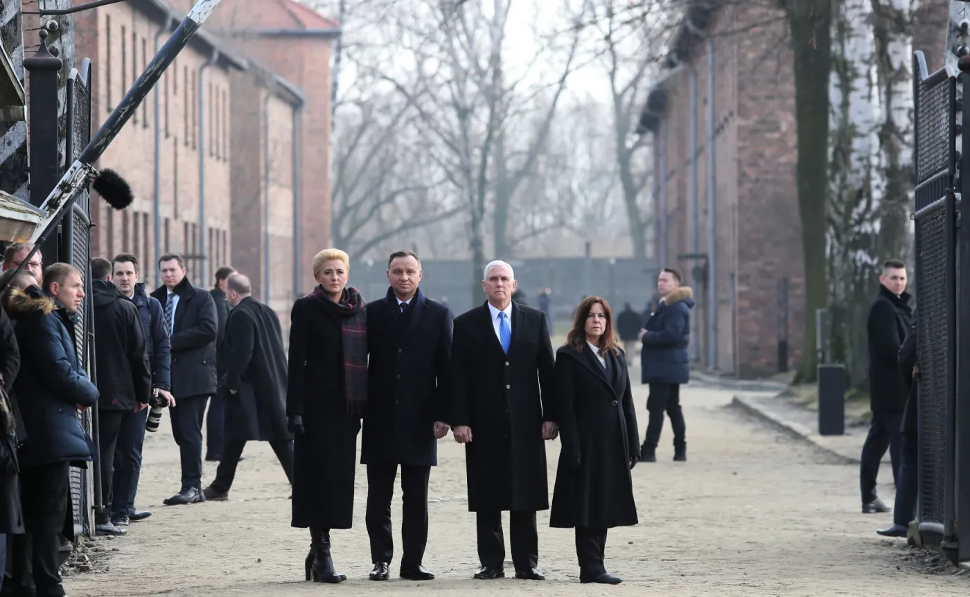 12132426-auschwitz7.jpg