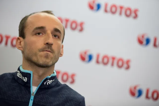 Kubica spotkał się z niewidomą dziewczynką. "Poznasz mnie po dużym nosie" [WIDEO]