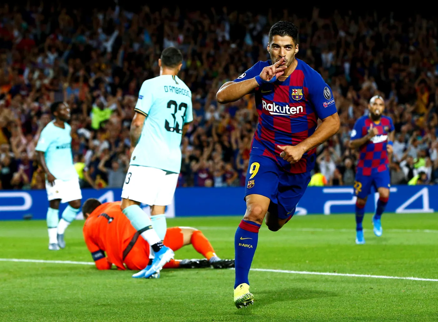 Liga Mistrzów: Suarez uratował Barcelonę, "strzelanina" w Liverpoolu [WIDEO]