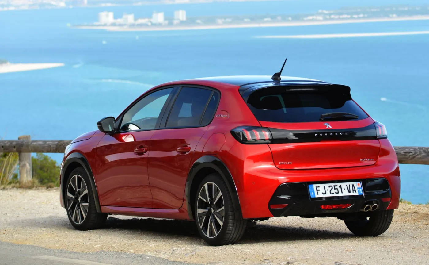 Peugeot 208 -