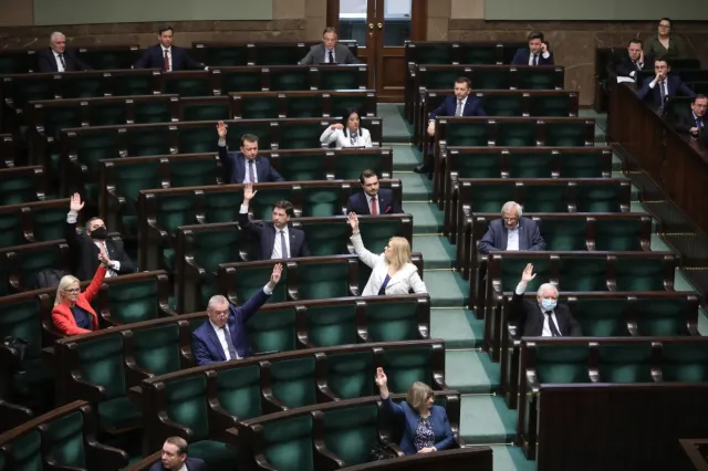 Ustawa o wyborach korespondencyjnych trafi na biurko prezydenta. Sejm odrzucił uchwałę Senatu