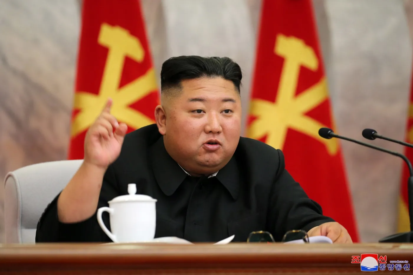 Kim pojawił się po trzech tygodniach nieobecności. Partyjny dziennik pokazuje ZDJĘCIA z narady