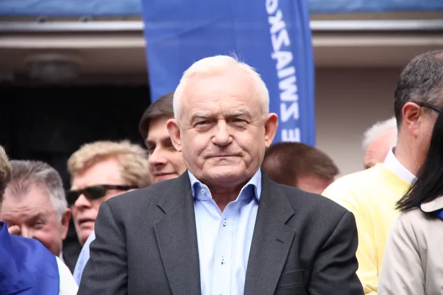 Miller: Biedroń pada ofiarą sytuacji "gdzie dwóch się bije, tam dla trzeciego nie ma miejsca"