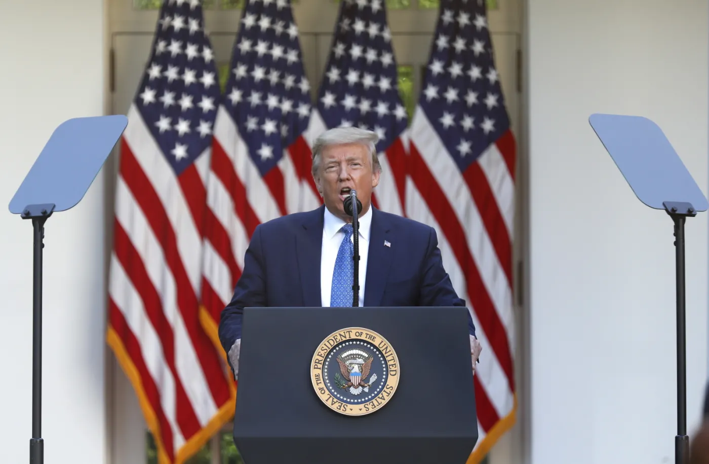 Trump broni się przed oskarżeniami o tchórzostwo: W schronie byłem tylko na inspekcję