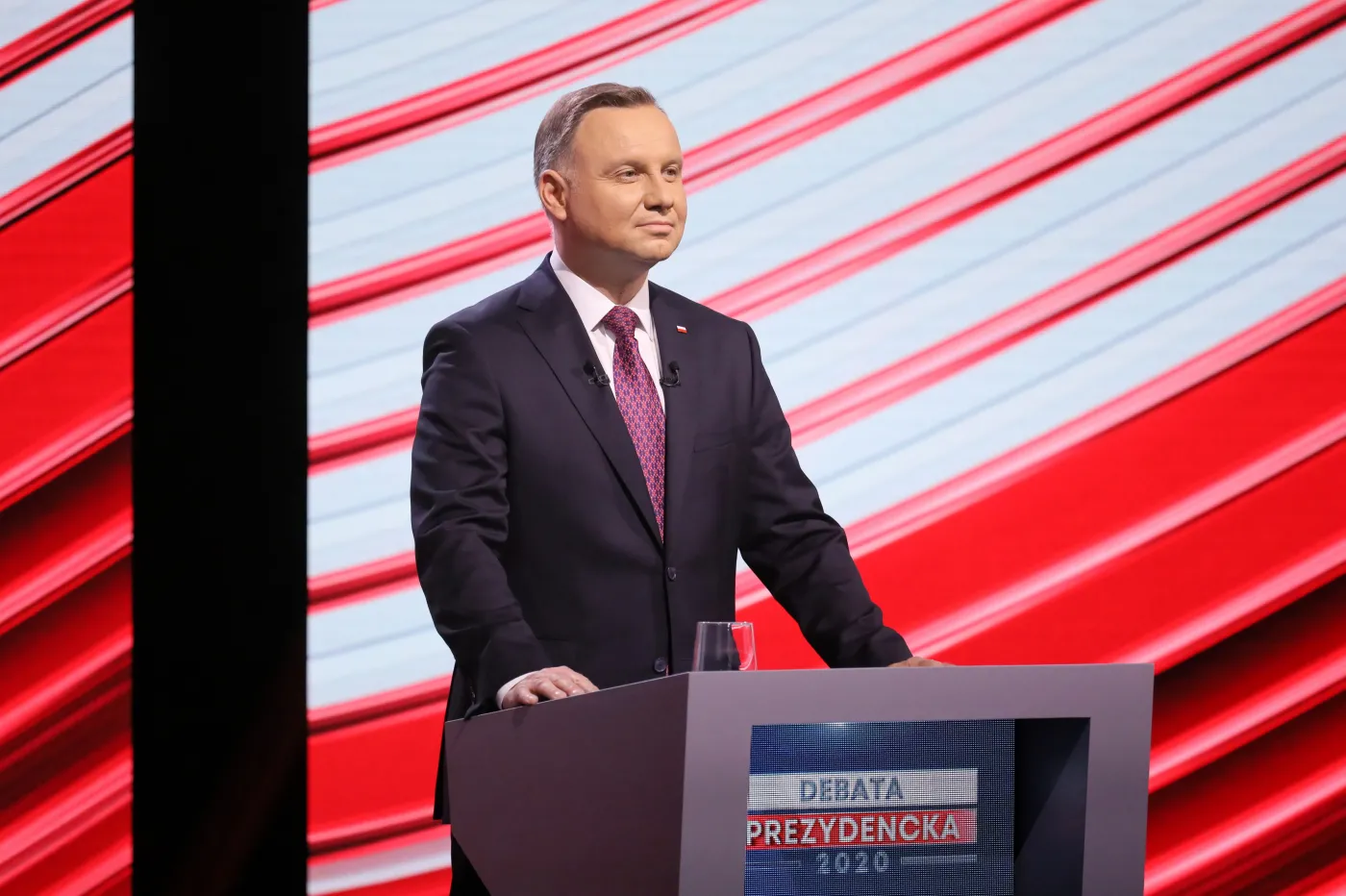 Połowa Polaków niezadowolonych z pracy prezydenta, premiera i rządu SONDAŻ