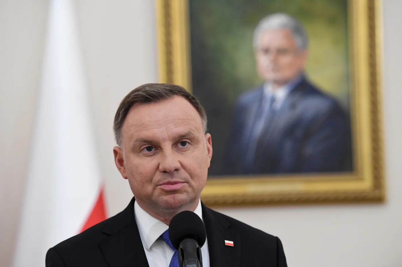 Duda dał się wkręcić rosyjskim pranksterom. Teraz zabiera głos i pisze o... żubrówce
