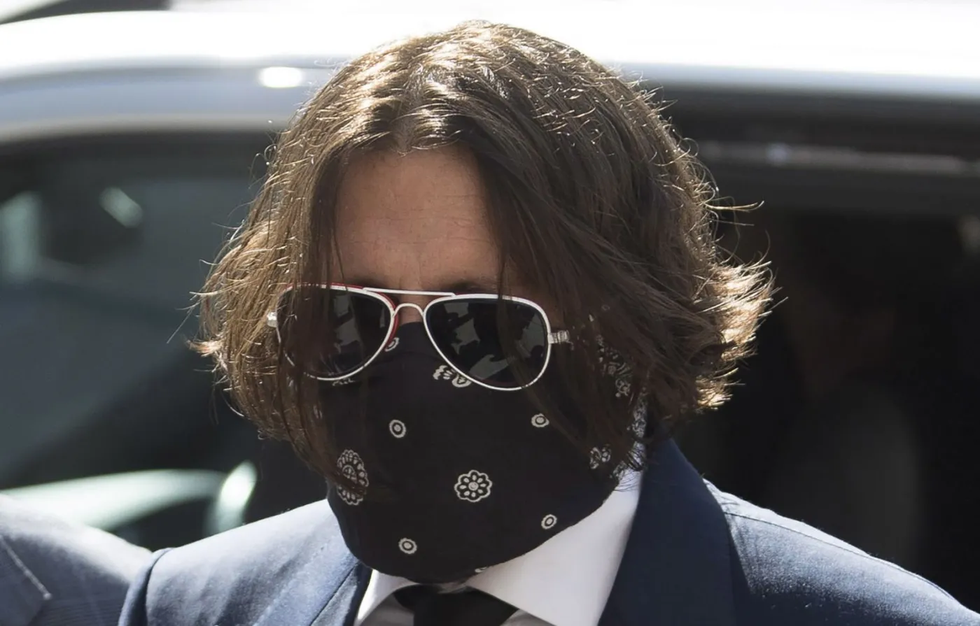 Johnny Depp pozywa tabloid za "damskiego boksera". Ruszył proces