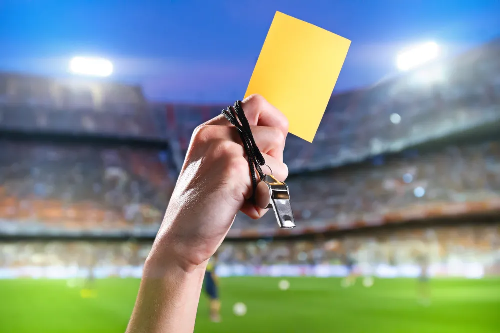 UEFA zeruje żółte kartki w Lidze Mistrzów i Lidze Europy