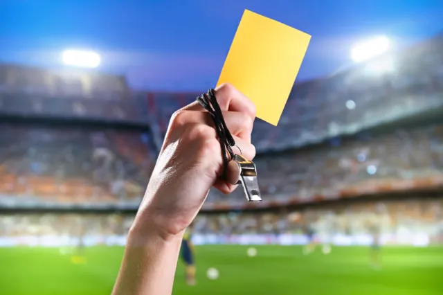 UEFA zeruje żółte kartki w Lidze Mistrzów i Lidze Europy