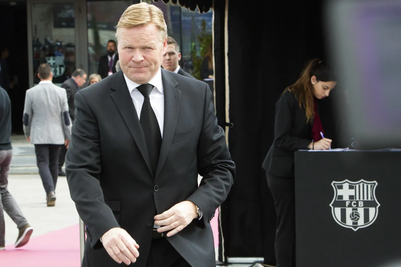 Barcelona potwierdza oficjalnie: Koeman trenerem