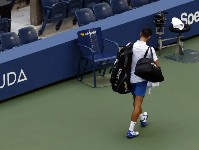 Novak Djokovic przeprosił organizatorów US Open i sędzię, którą trafił piłką