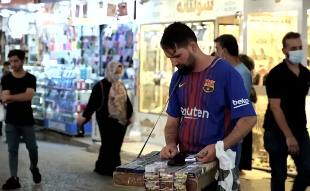 Lionel Messi sprzedaje papierosy na kurdyjskim bazarze? Zobacz WIDEO