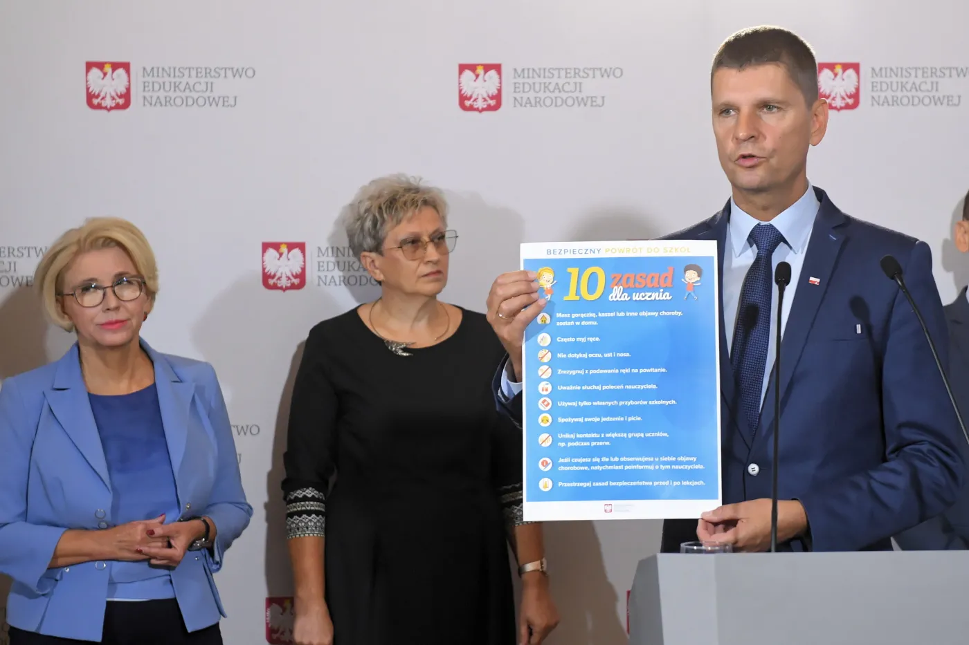 Piontkowski: Podjęliśmy wiele działań, by bezpiecznie wrócić do szkół