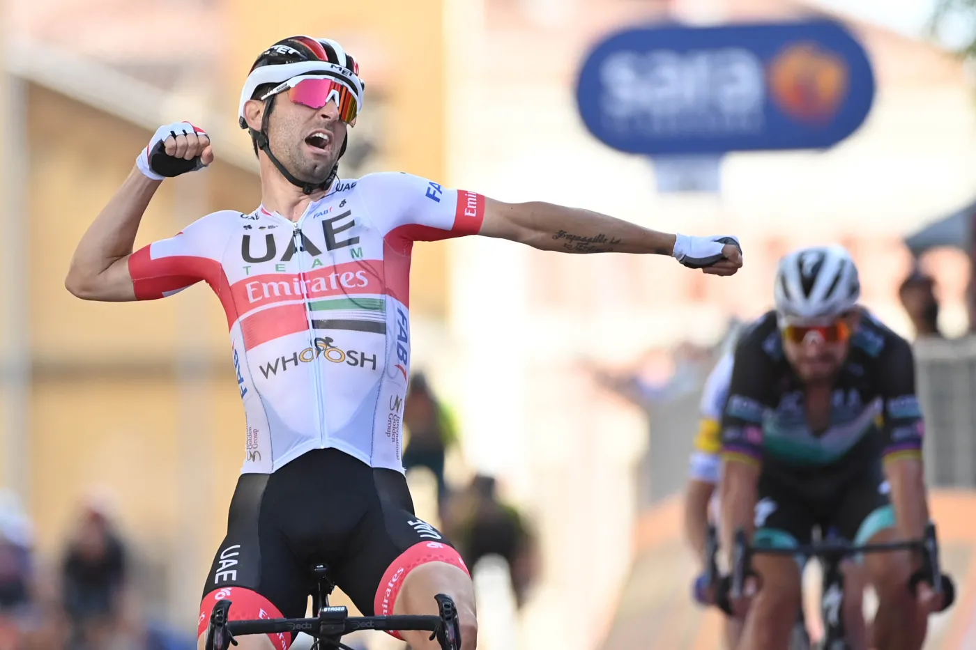 Ulissi wygrał drugi etap Giro d'Italia. Ganna zachował koszulkę lidera