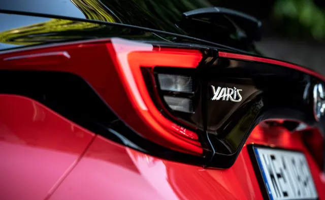 Nowa Toyota Yaris w Polsce tanieje, Corolla schodzi z ceny. To efekt EkoBonusu