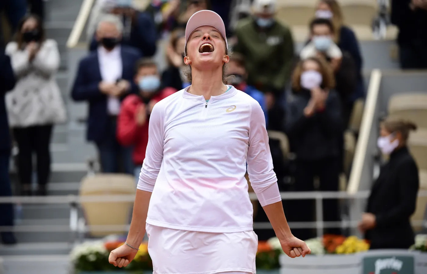 Zobacz, ile Świątek zarobiła za triumf na kortach Rolanda Garrosa