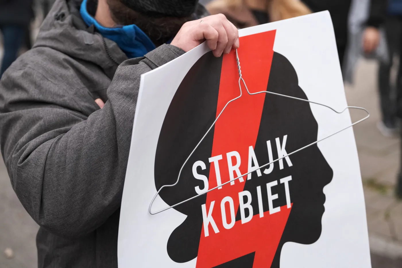 Strajk Kobiet trwa. Koronawirus też nie odpuszcza. Zbiera się Sejm [RELACJA]