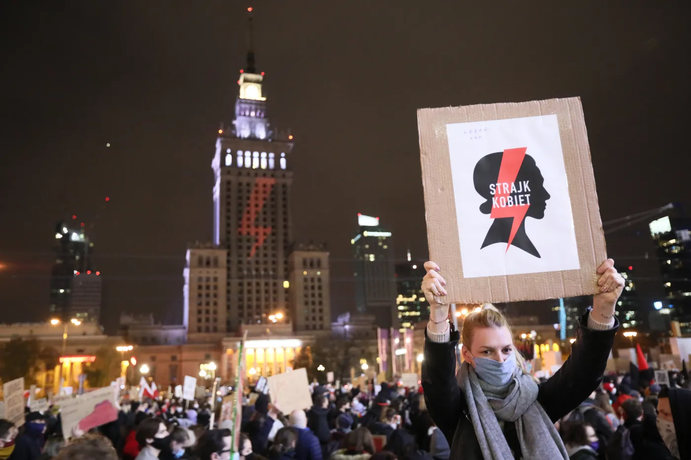 Rzecznik KEP: Udział w protestach osób wierzących to grzech