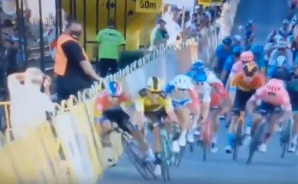 Kibic z bliska nagrał wypadek Jakobsena na Tour de Pologne