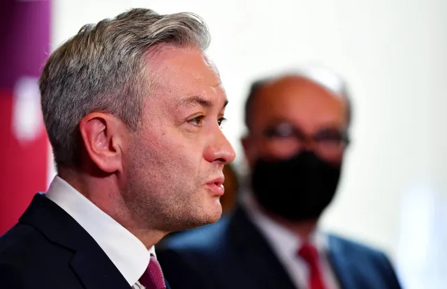 Biedroń: Albo Kaczyński się opamięta, albo będziemy jedli szczaw i mirabelki