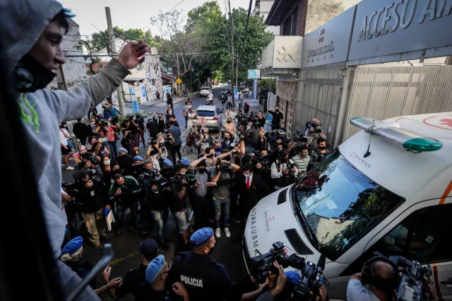 Diego Maradona po ośmiu dniach od operacji wyszedł ze szpitala