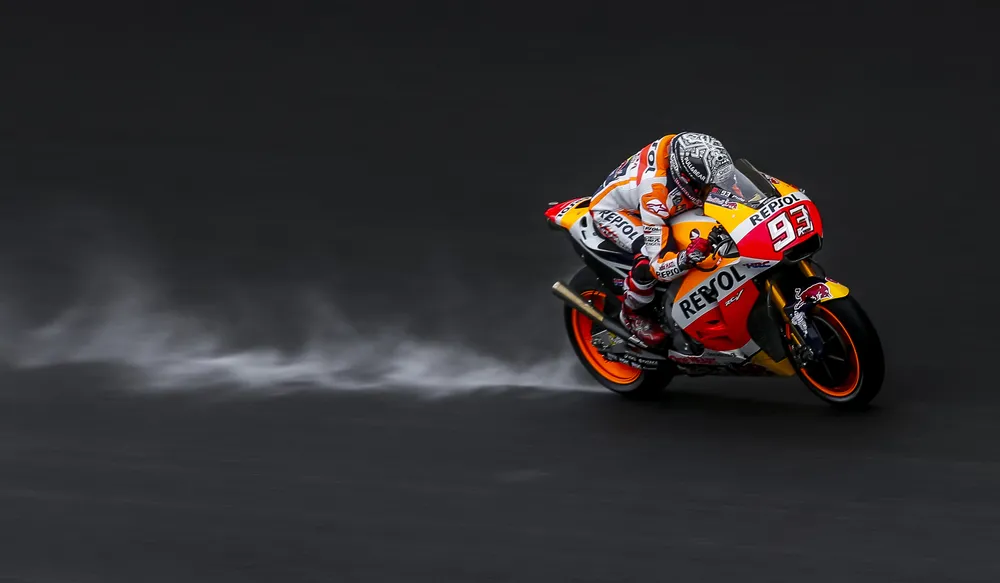 Marc Marquez po trzeciej operacji ręki musi pozostać w szpitalu