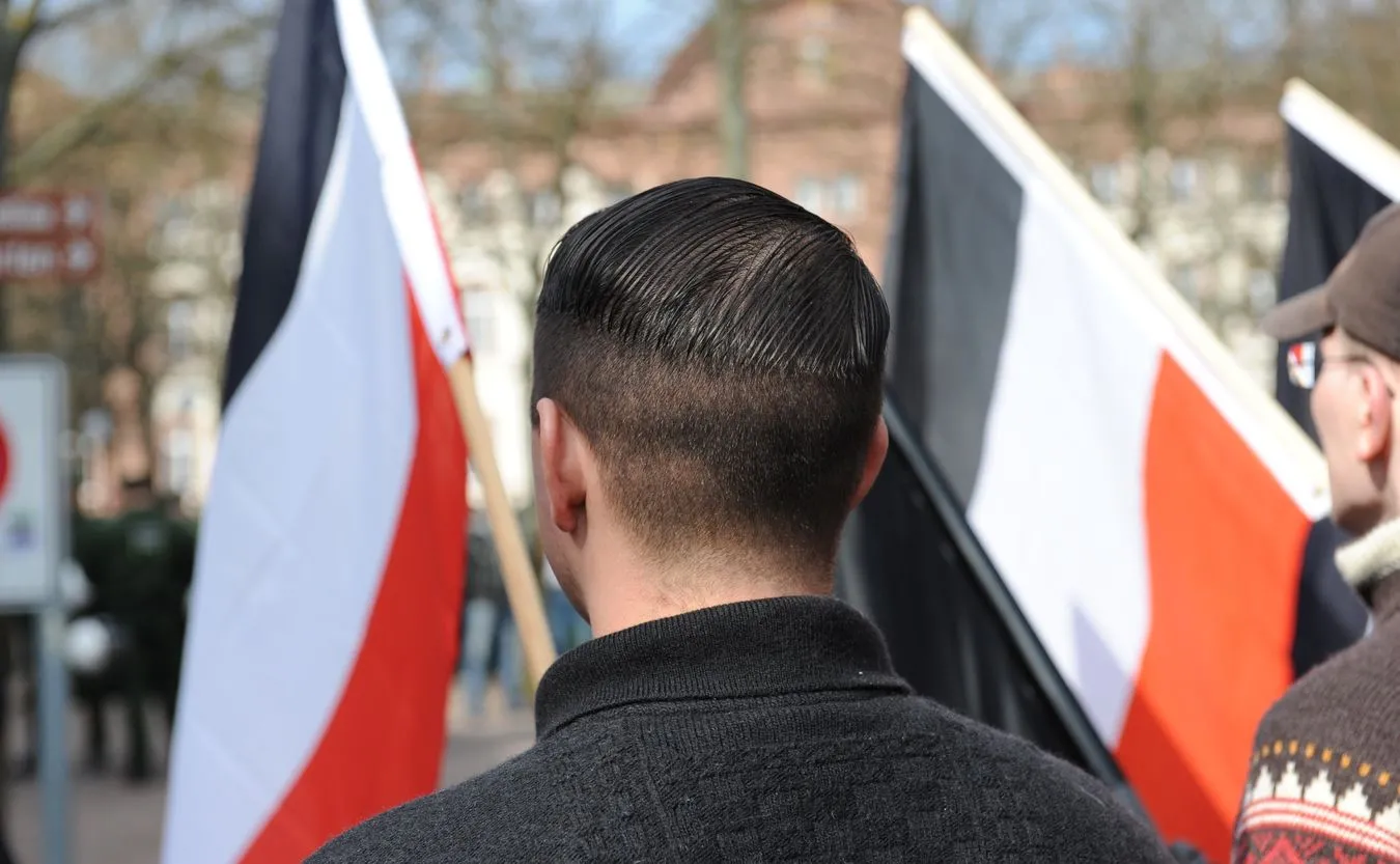 Rysowanie swastyk, podpalanie aut. Horror mieszkańców berlińskiego osiedla