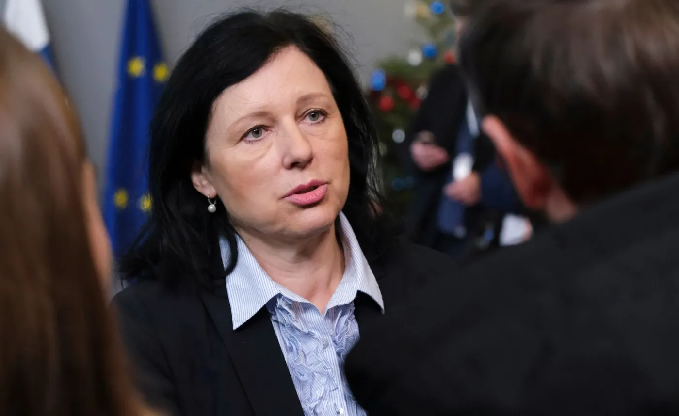Jourova rozważa wysłanie listu do polskiego rządu. Bruksela przygląda się podatkowi od mediów
