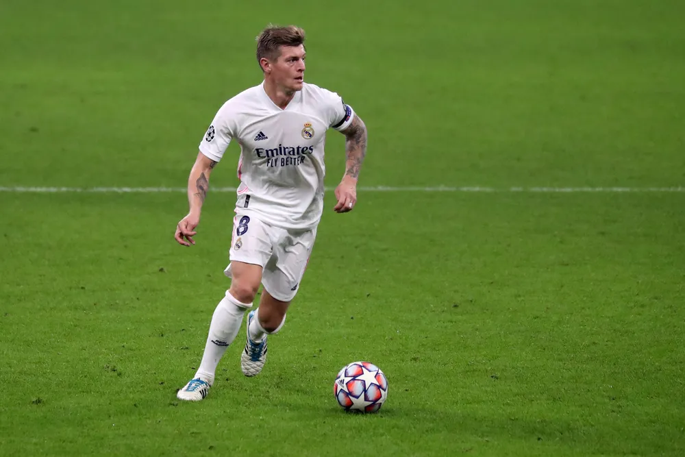 Toni Kroos zakażony COVID-19. Nie pomoże Realowi w walce o tytuł