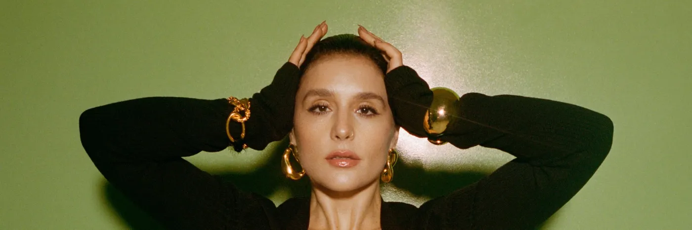 Jessie Ware i dziewczyna Bonda razem w klipie
