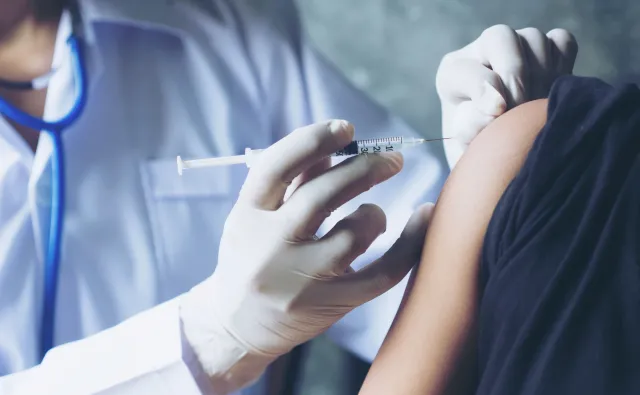 Czy osoby zaszczepione przeciwko Covid-19 roznoszą wirusa? Wyniki badań
