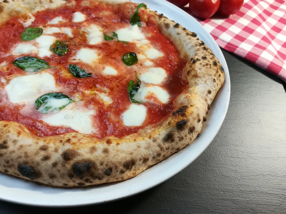 Pizza dziedzictwem kulturowym UNESCO, ale... W Neapolu awantura o piece elektryczne
