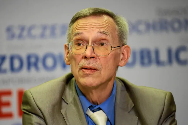 Prof. Gut: Koronawirus już nie zniknie. W różnych wariantach będzie z nami obecny
