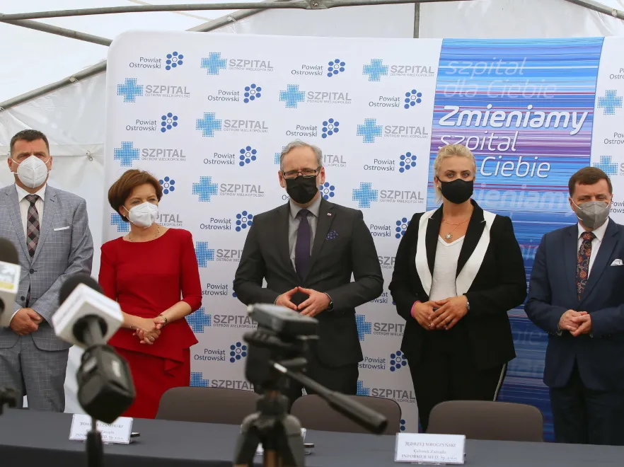 Przydałoby się coś lżejszego. Prawie doskonała stylizacja minister Maląg