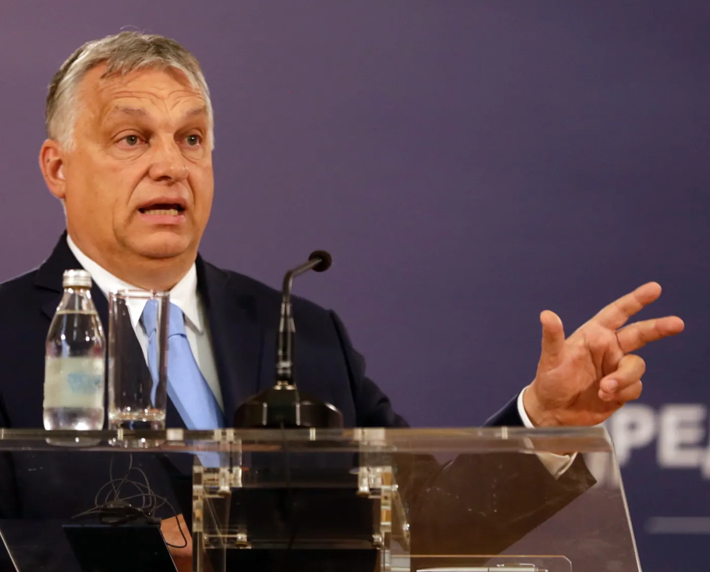 Viktor Orban: PE i KE chcą, byśmy wpuścili do szkół działaczy LGBTQ