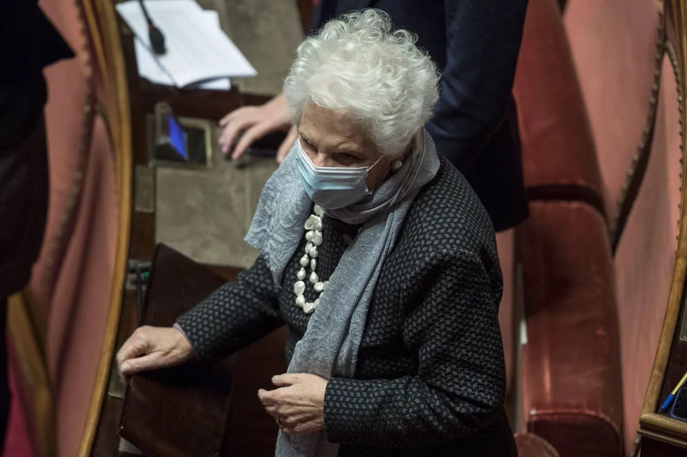 Incydenty na wiecach antyszczepionkowców. Ocalała z Zagłady 90-letnia senator zabrała głos