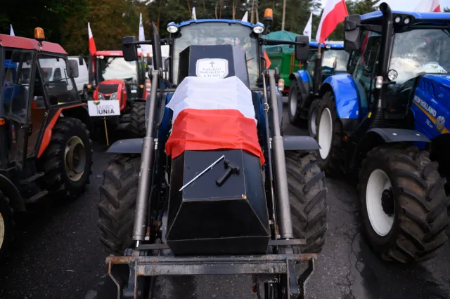 Rolnicy blokowali drogi w całej Polsce. "Jesteśmy nikim w oczach polityków"