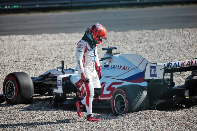 Problemy w ekipie Haas. Kierowcy walczą na torze między sobą