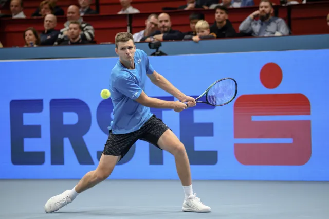 Andy Murray lepszy od Hurkacza w 1. rundzie turnieju w Wiedniu