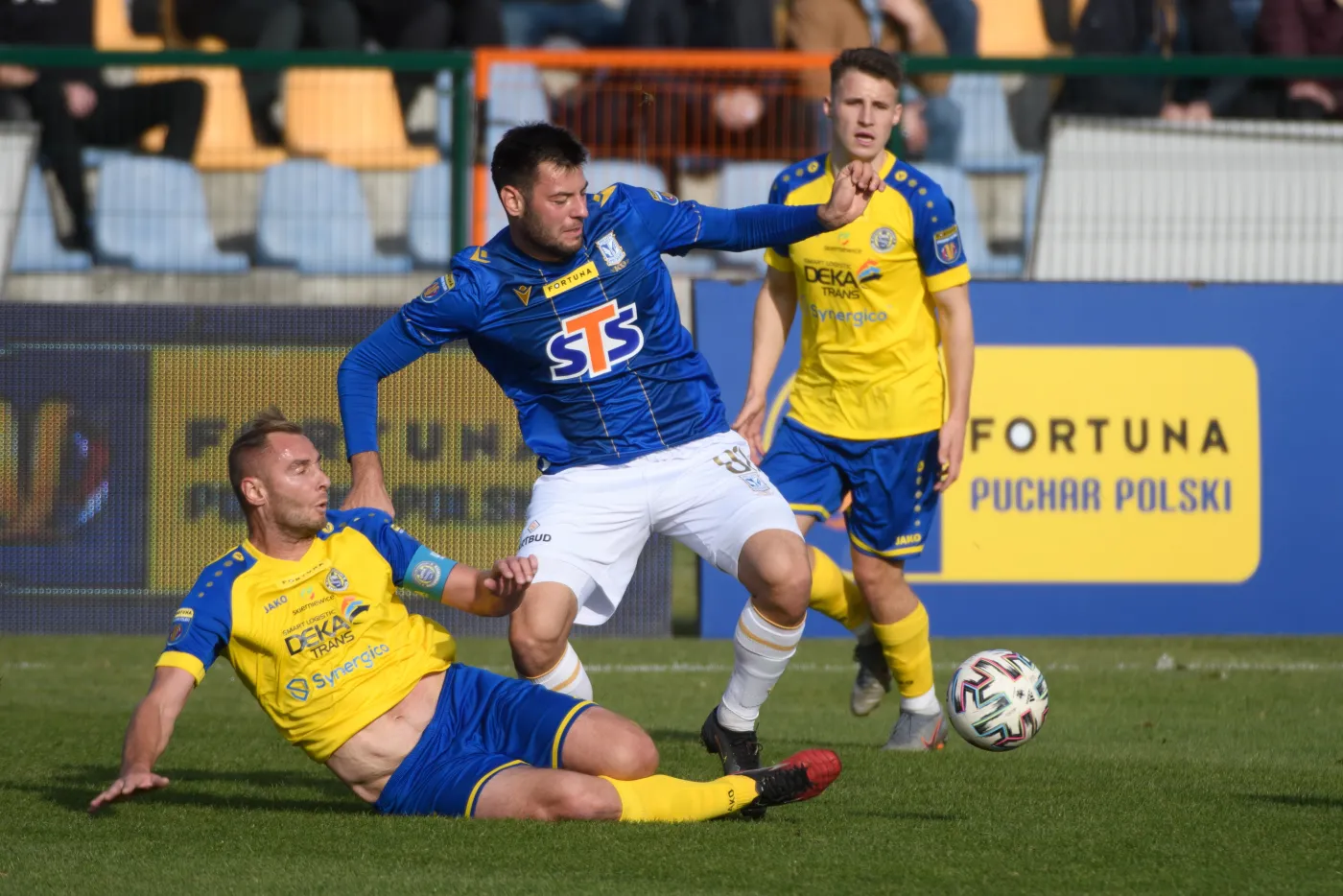 Puchar Polski. Bez sensacji w Skierniewicach. Lech Poznań w 1/8 finału