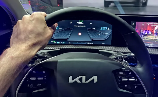 Kia EV6 dotarła do Polski na piorunujący pokaz i nie tylko cena zaskakuje