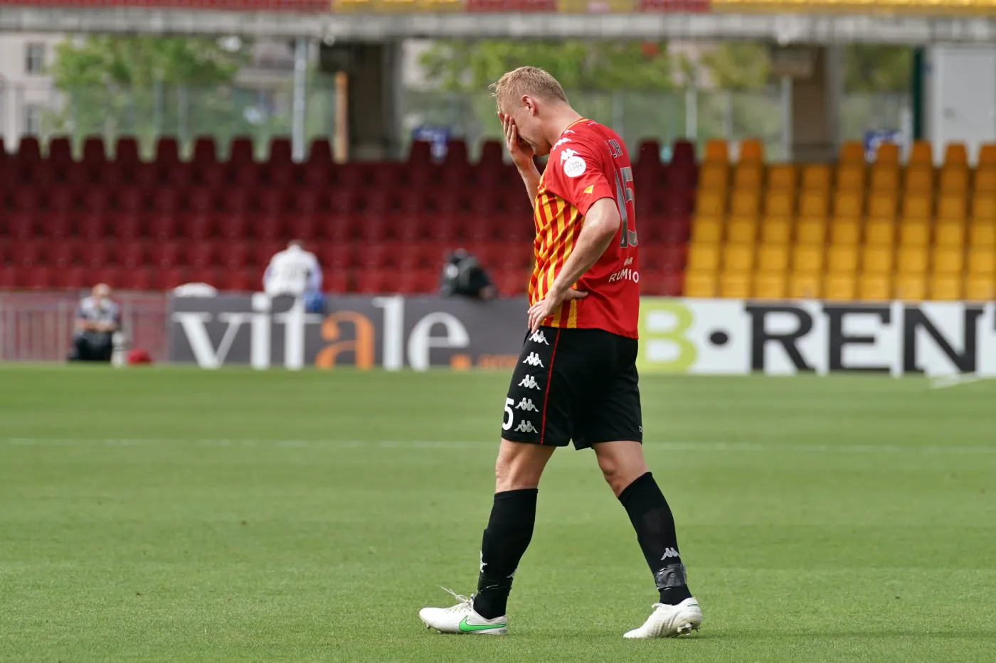 Kamil Glik drugi raz w tym sezonie "wyleciał" z boiska