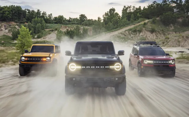 Ford Bronco ujawniony z potrójną siłą! Czapki z głów, oto nowość z USA