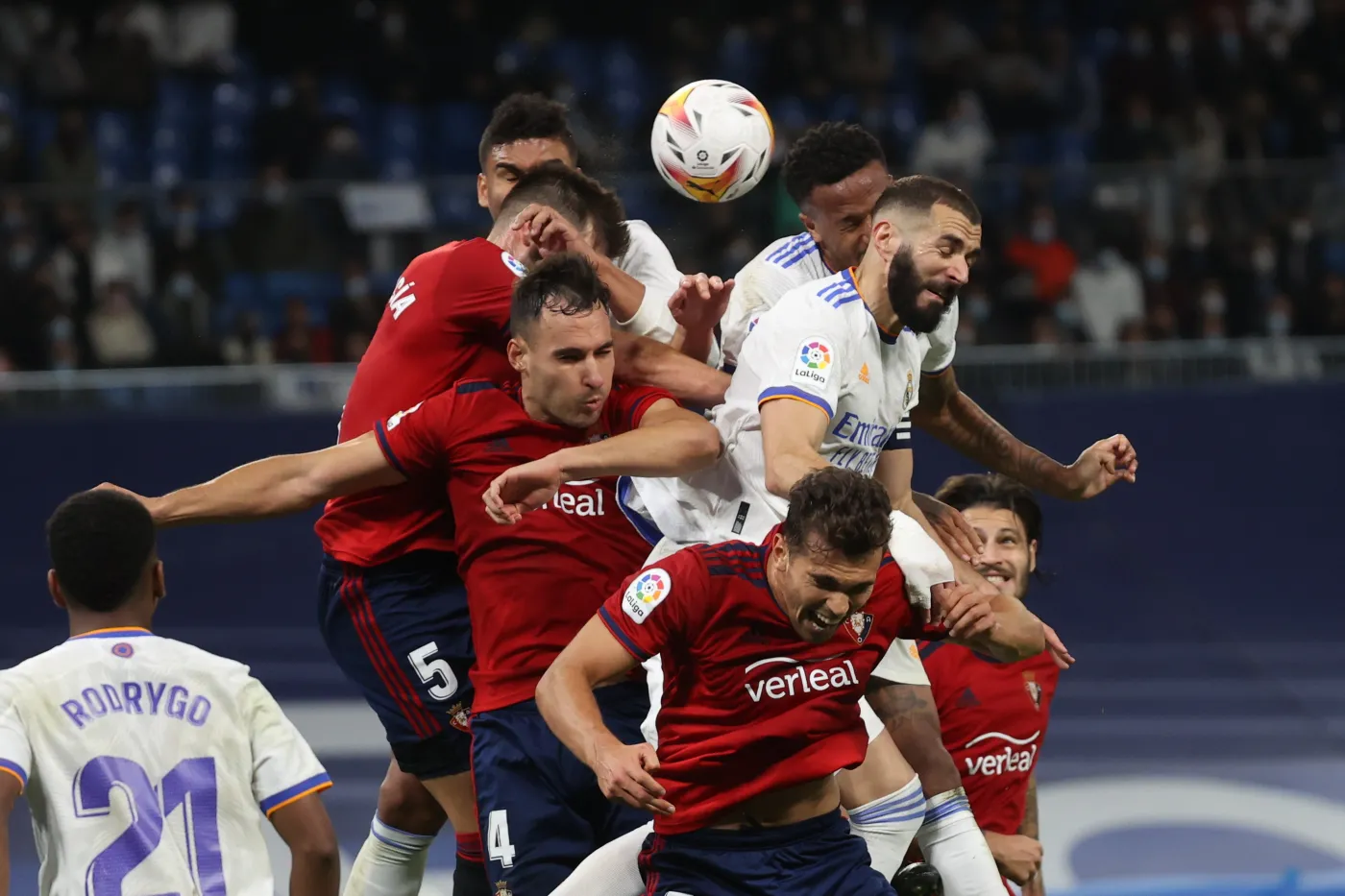 Wpadka Realu na Santiago Bernabeu, ale punkt wystarczył, by zająć fotel lidera