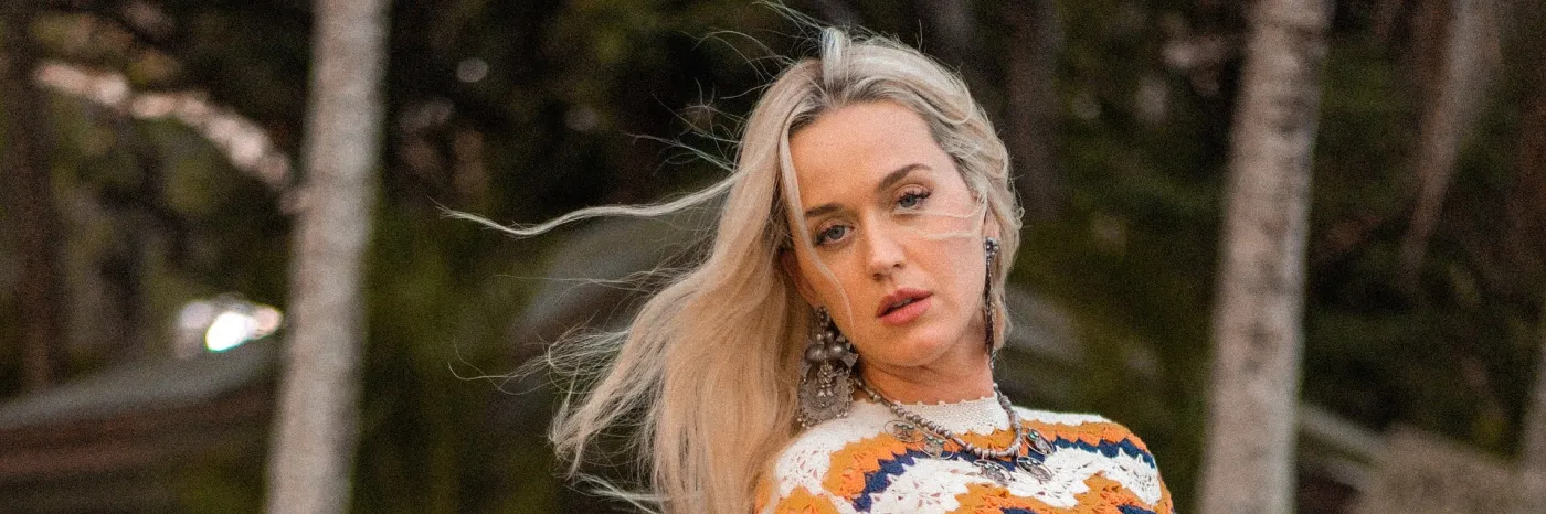 Katy Perry śpiewa klasyk The Beatles i pomaga dzieciom
