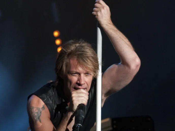 Zakażeni koronawirusem Bryan Adams i Jon Bon Jovi odwołują koncerty