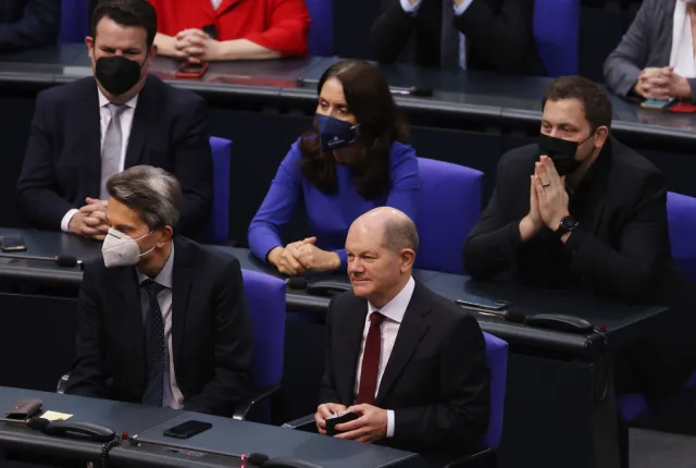Scholz nowym kanclerzem Niemiec. Przysięga w Bundestagu bez "Tak mi dopomóż Bóg"