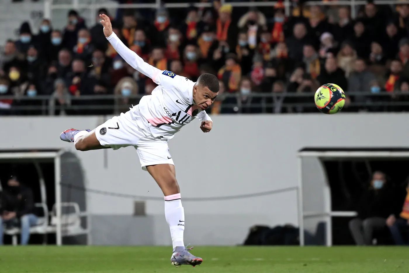 Piłkarze Paris Saint-Germain remis uratowali w doliczonym czasie gry [WIDEO]
