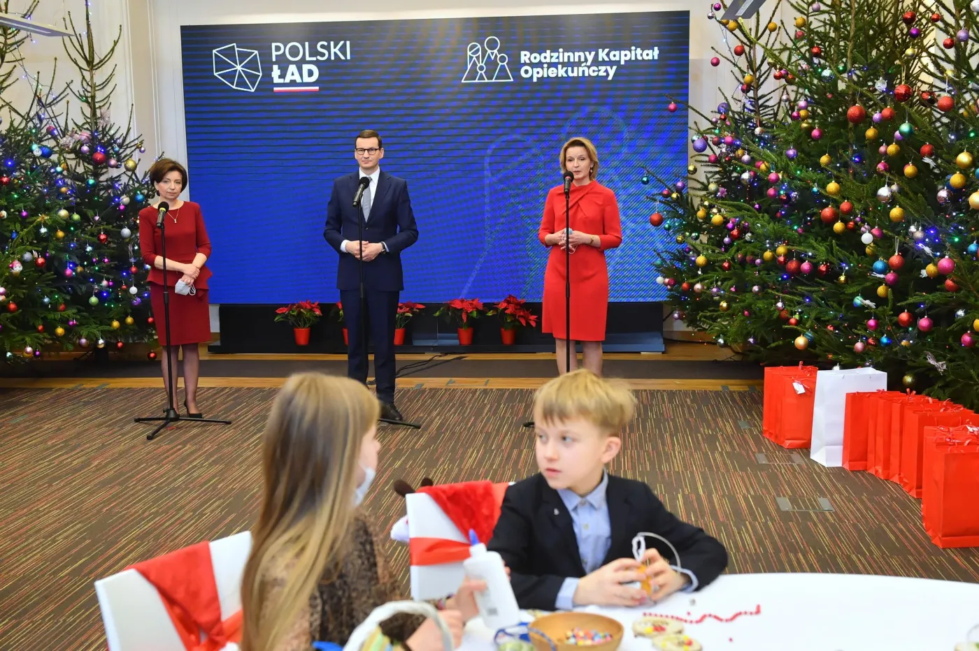 Świąteczne spotkanie premiera z rodzinami. "Nasze starania mogą coś dobrego na świecie zrobić"