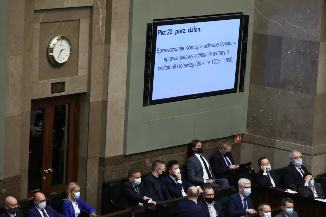Bix Aliu krytycznie o "lex TVN". Wiceszef MSZ reaguje